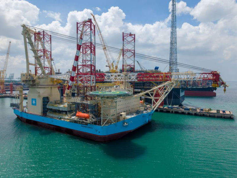 THE NEW MAERSK VIRIDIS: THE NAME THAT’S GREEN ON BLUE
